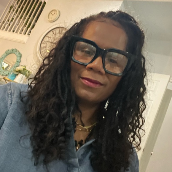 Meet your Posher, Gena - Picture 2 of 2